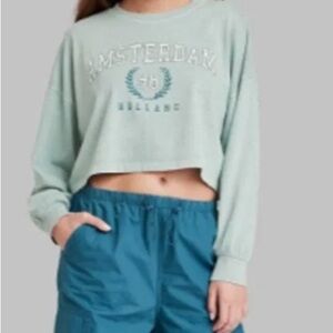 Women’s Long Sleeves  Sweatshirt.     Size M.   Light green